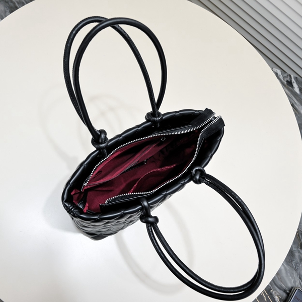 シャネルバッグ角部分ディテール